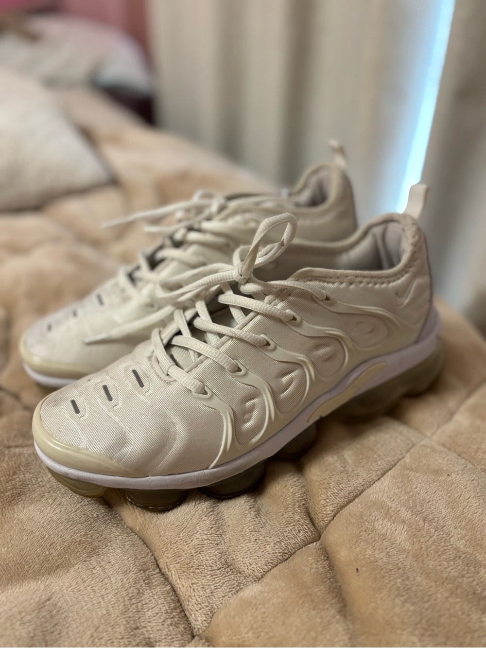 Nike women Sneakers in Cream/Beige